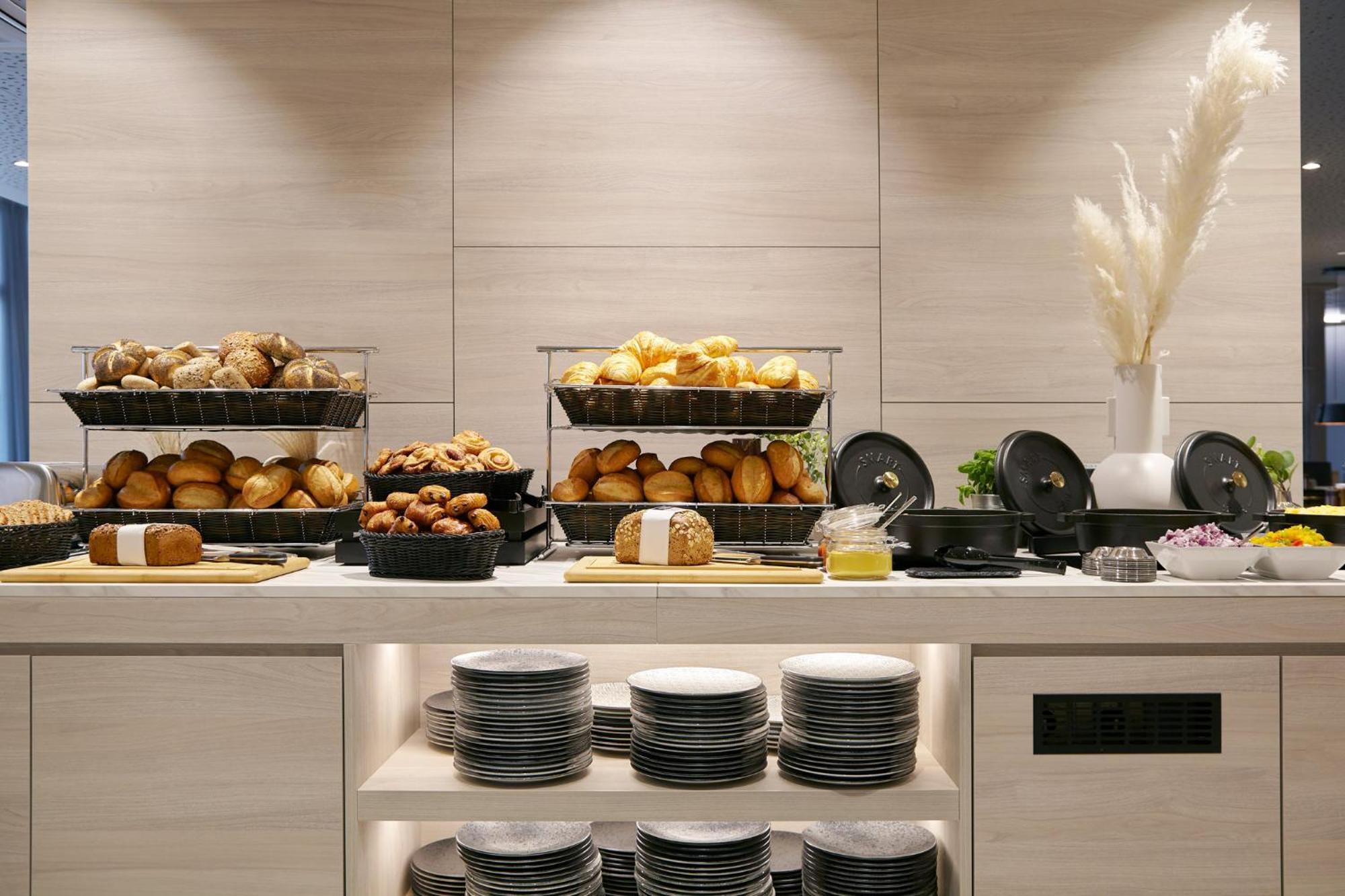 Holiday Inn - The Niu, Hub Dusseldorf Messe By Ihg Exterior foto