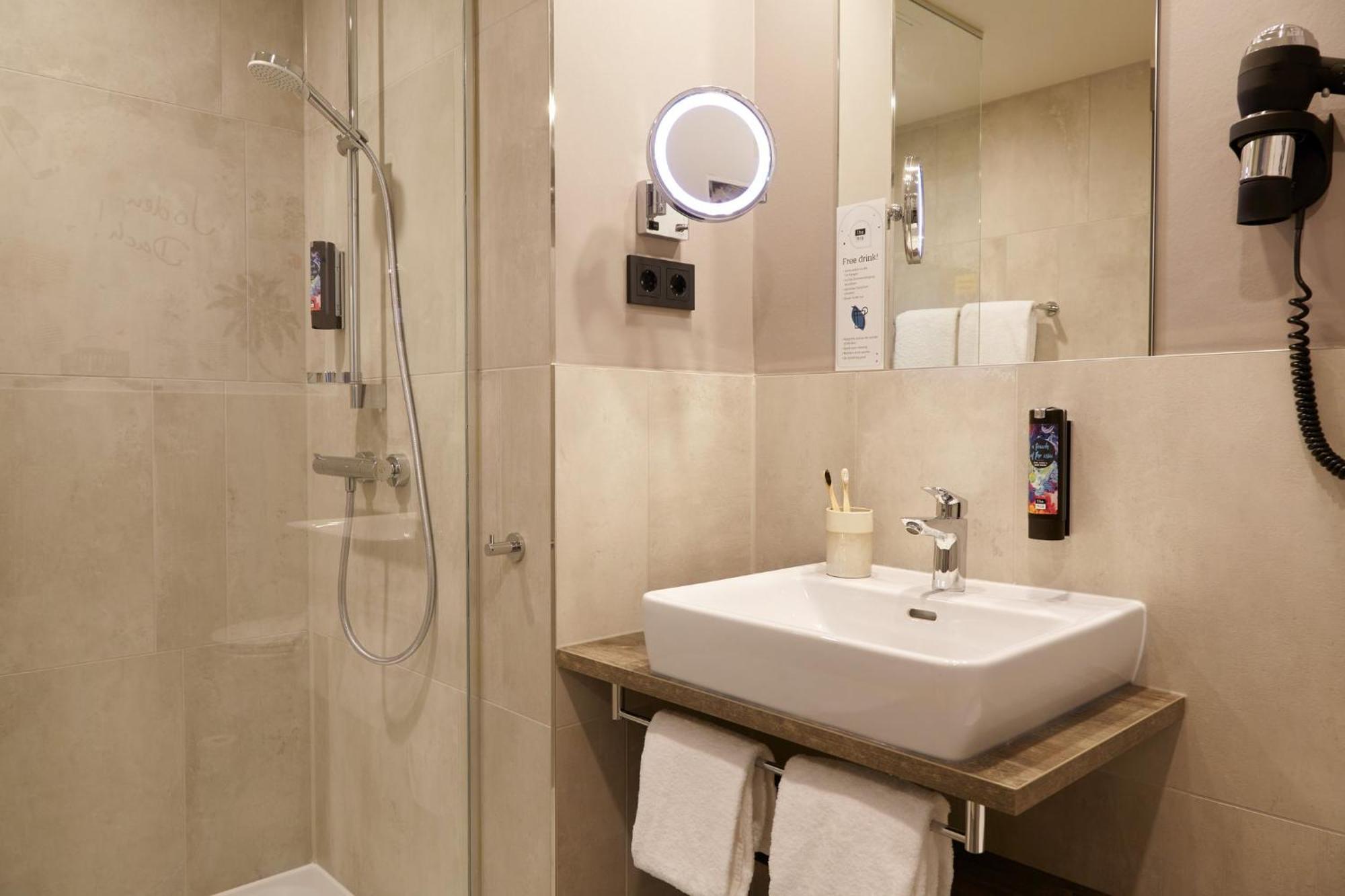 Holiday Inn - The Niu, Hub Dusseldorf Messe By Ihg Exterior foto